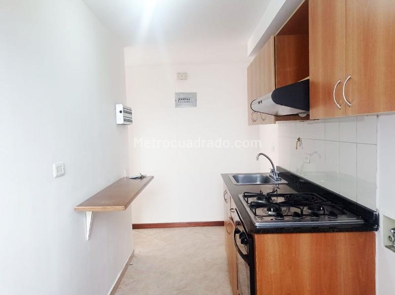 3BR Apartment with Balcony and Covered Parking in El Poblado - 8