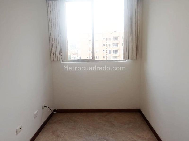 3BR Apartment with Balcony and Covered Parking in El Poblado - 9