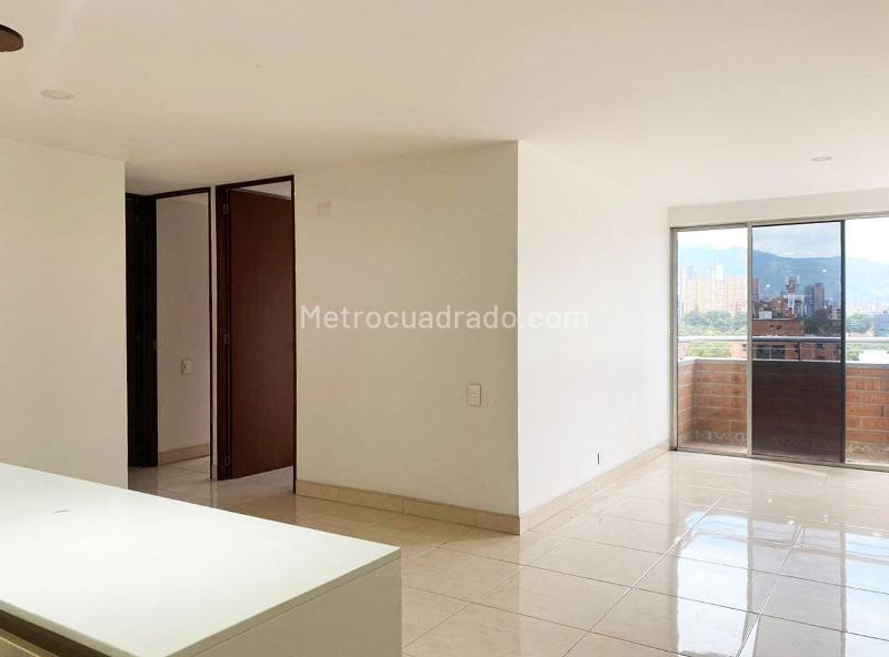Modern 3BR Apartment in Tranquil El Poblado - 2