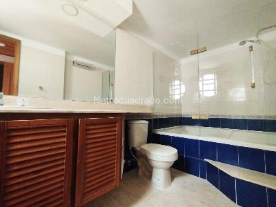 Casa de 4 alcobas en arriendo en El Poblado, Medellín, 300 m² · foto 15 de 17