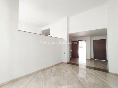 Casa de 4 alcobas en arriendo en El Poblado, Medellín, 300 m² · foto 3 de 17