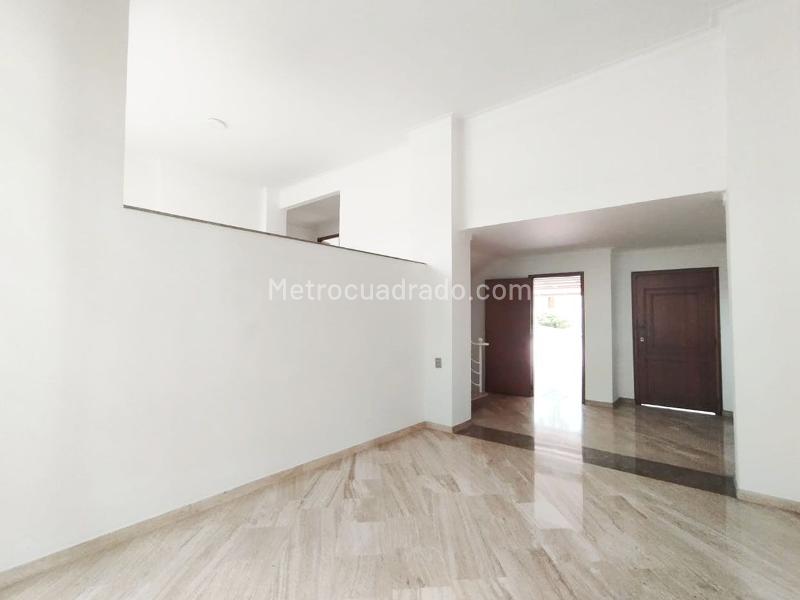 Casa de 4 Alcobas en Conjunto Cerrado en El Poblado - 3