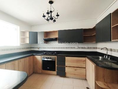 Casa de 4 alcobas en arriendo en El Poblado, Medellín, 300 m² · foto 8 de 17