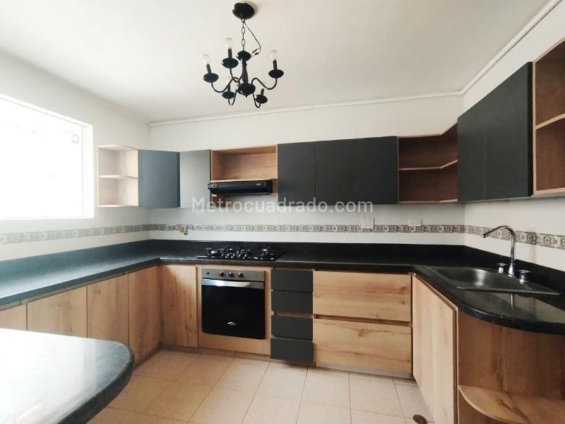 Casa de 4 Alcobas en Conjunto Cerrado en El Poblado - 8