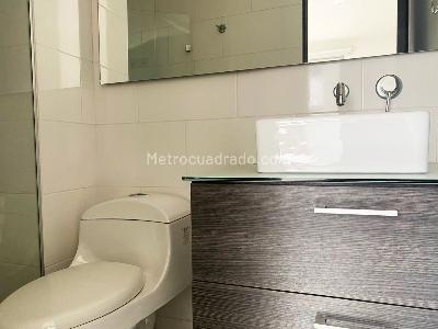 Apartamento de 2 alcobas en venta en El Poblado, Medellín, 104 m² · foto 13 de 14
