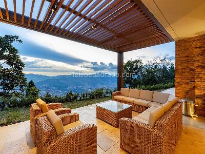 Casa de 4 alcobas en venta en El Poblado, Medellín, 635 m² · foto 18 de 20