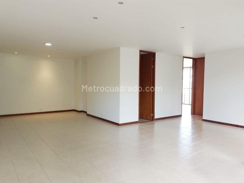 2BR Apartment with Balcony and Covered Parking in El Poblado - 3