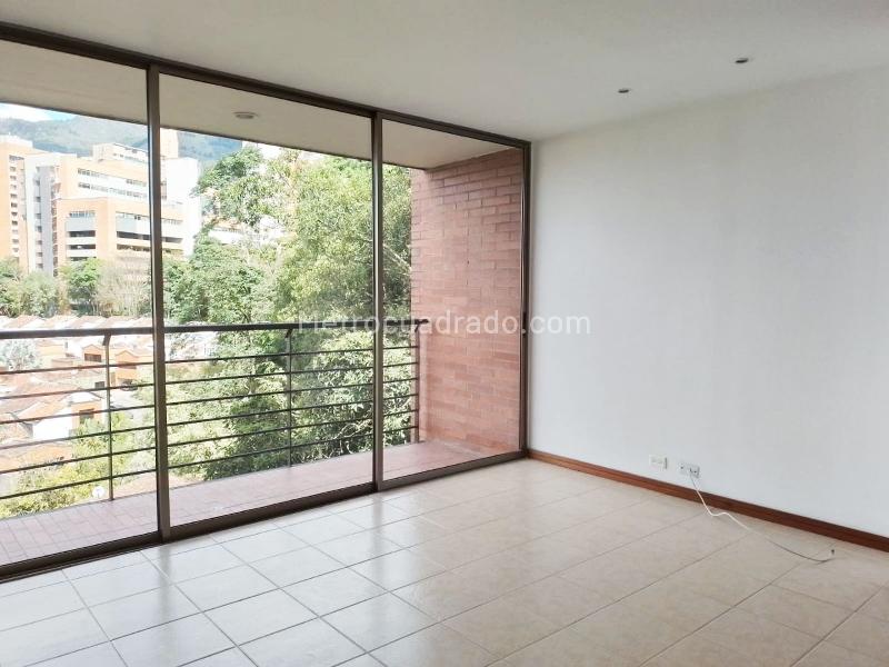 2BR Apartment with Balcony and Covered Parking in El Poblado - 4