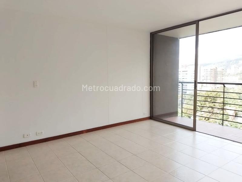 2BR Apartment with Balcony and Covered Parking in El Poblado - 5