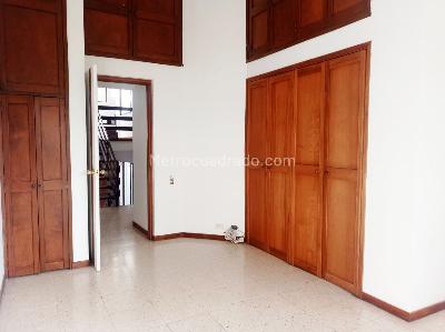 Casa en arriendo en El Poblado, Medellín · foto 10 de 19