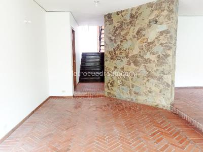 Casa en arriendo en El Poblado, Medellín · foto 3 de 19