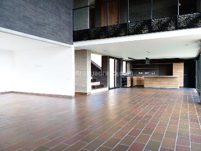 Casa de 3 alcobas en venta en Envigado, Envigado, 450 m² · foto 2 de 20