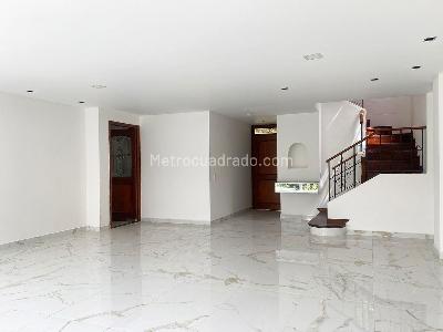 Casa de 4 alcobas en arriendo en Envigado, Envigado, 250 m² · foto 3 de 19