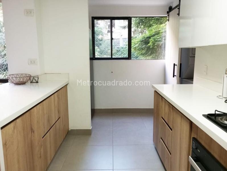 Apartamento Amoblado de 4 Alcobas con 3 Baños en El Poblado - 4