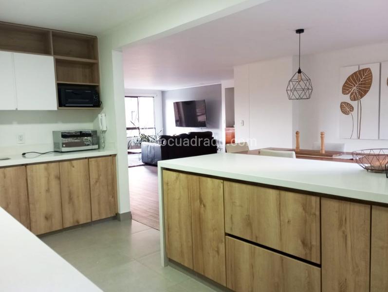 Apartamento Amoblado de 4 Alcobas con 3 Baños en El Poblado - 7
