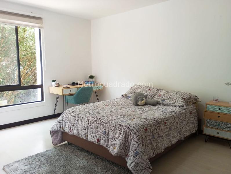 3BR Apartment with Study and Balcony in El Poblado - 6