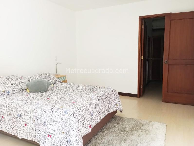3BR Apartment with Study and Balcony in El Poblado - 7