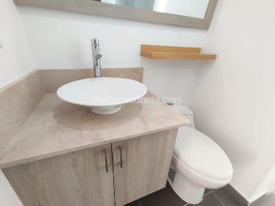 Apartamento de 2 alcobas en arriendo en El Poblado, Medellín, 84 m² · foto 12 de 13