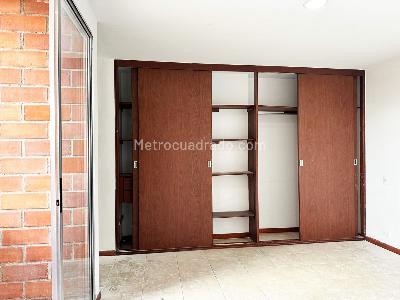 Apartamento de 3 alcobas en arriendo en Patio Bonito, Medellín, 93 m² · foto 12 de 14