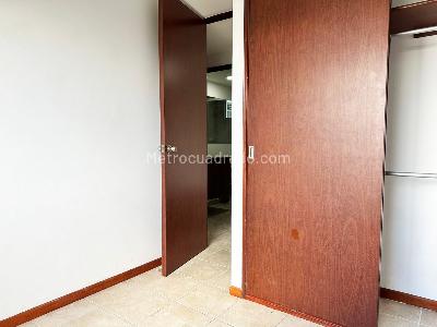 Apartamento de 3 alcobas en arriendo en Patio Bonito, Medellín, 93 m² · foto 9 de 14
