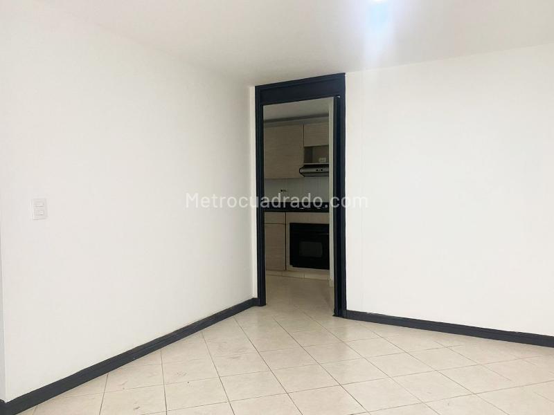 3BR Quiet Apartment with Balcony and Covered Parking in El Poblado - 3