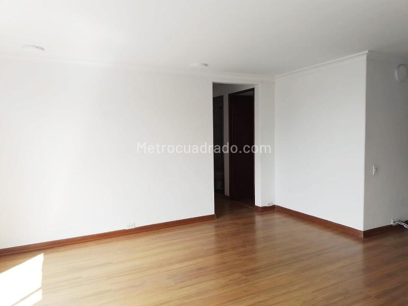 Cozy 3BR Apartment with Parking in El Poblado - 2