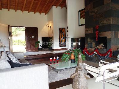 Casa de 3 alcobas en arriendo en Envigado, Envigado, 260 m² · foto 3 de 20