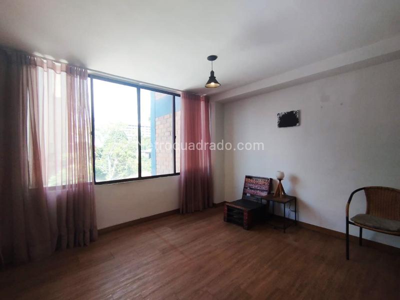 Cozy 4BR Apartment in El Poblado Near Amenities