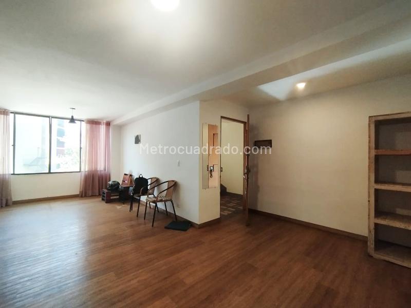 Cozy 4BR Apartment in El Poblado Near Amenities - 2