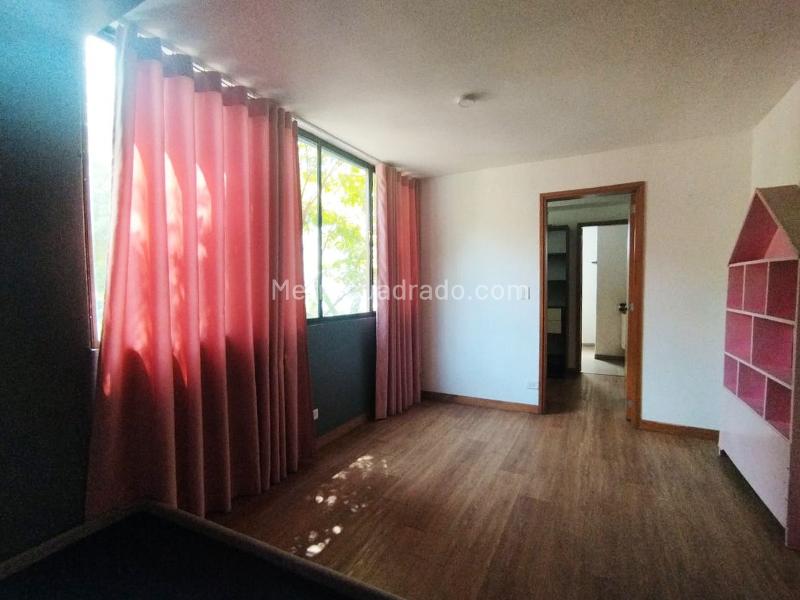 Cozy 4BR Apartment in El Poblado Near Amenities - 8
