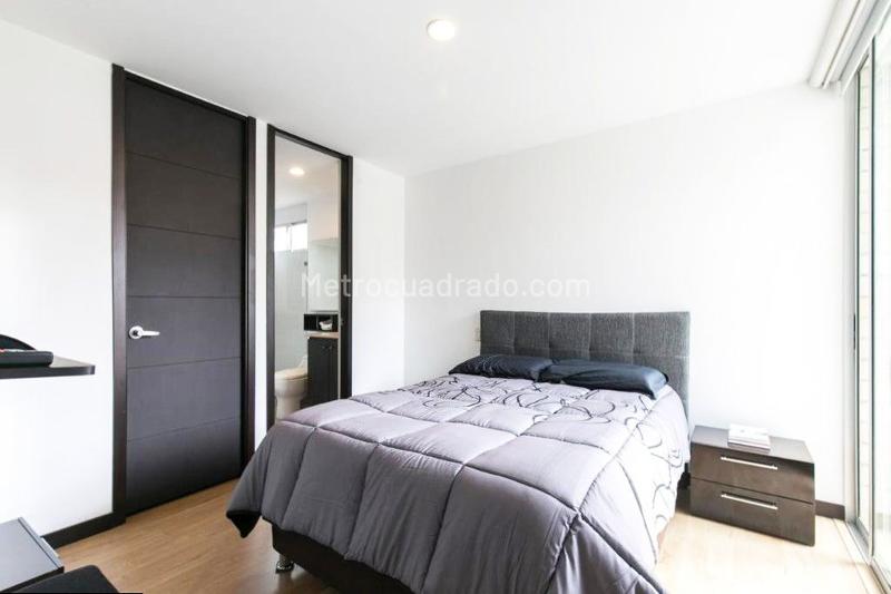 Apartamento Amoblado de 2 Alcobas en Unidad Cerrada El Poblado - 4