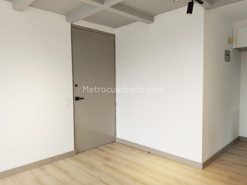 2BR Apartment with Balcony in El Poblado - 3