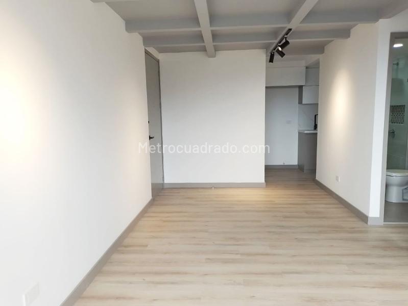 2BR Apartment with Balcony in El Poblado - 4