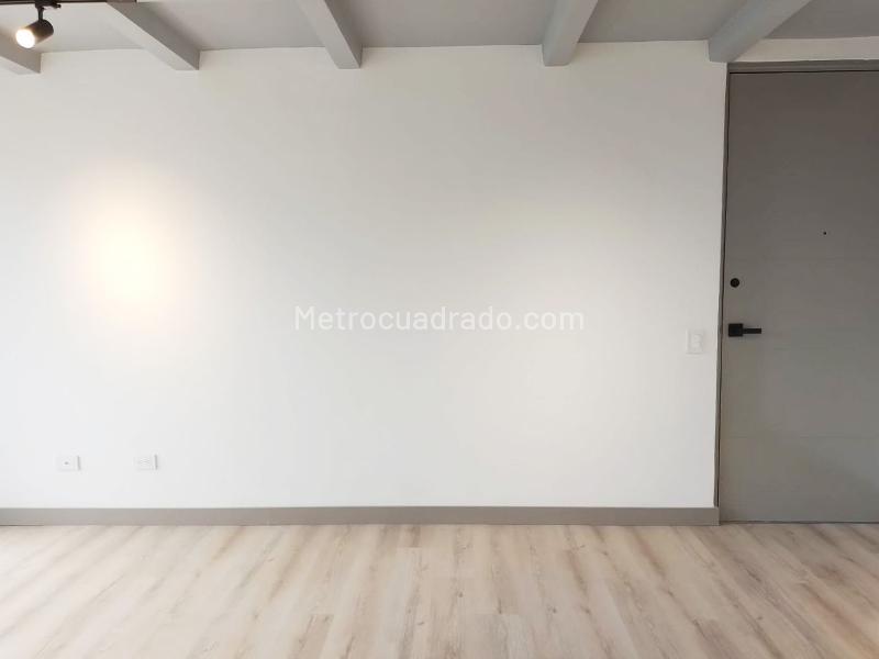 2BR Apartment with Balcony in El Poblado - 5