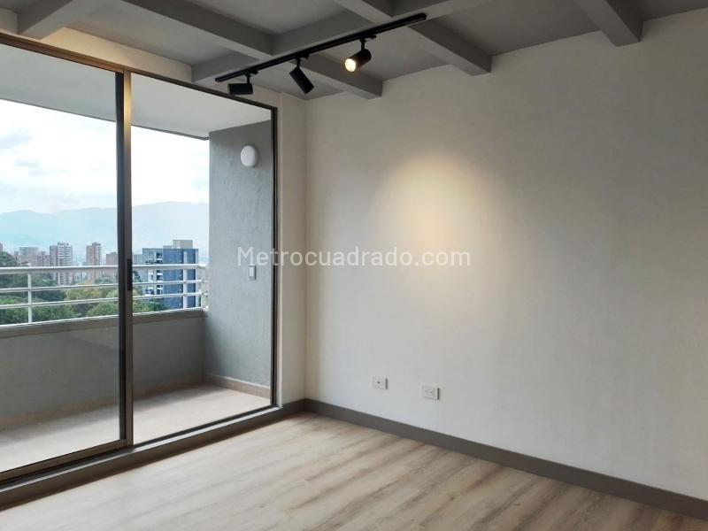 2BR Apartment with Balcony in El Poblado - 7