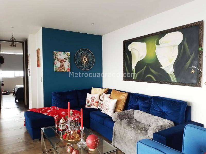 2BR Apartment with Balcony and Covered Parking in El Poblado - 3