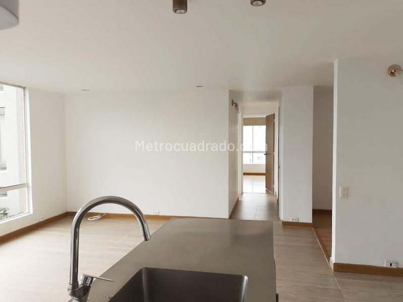 Charming 2BR Apartment Near Malls in El Poblado - 3