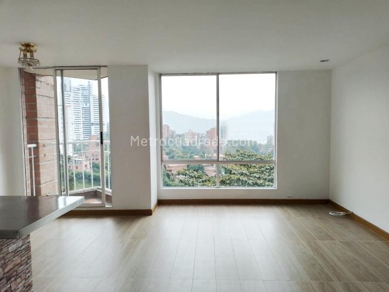 Charming 2BR Apartment Near Malls in El Poblado - 4