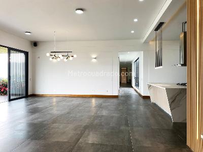 Casa de 4 alcobas en venta en Rionegro, Rionegro, 513 m² · foto 2 de 20