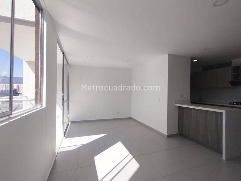 Apartamento Encantador de 3 Alcobas Cerca a Centros Comerciales en El Poblado - 2