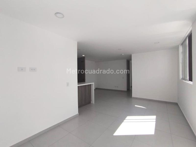 Apartamento Encantador de 3 Alcobas Cerca a Centros Comerciales en El Poblado - 4