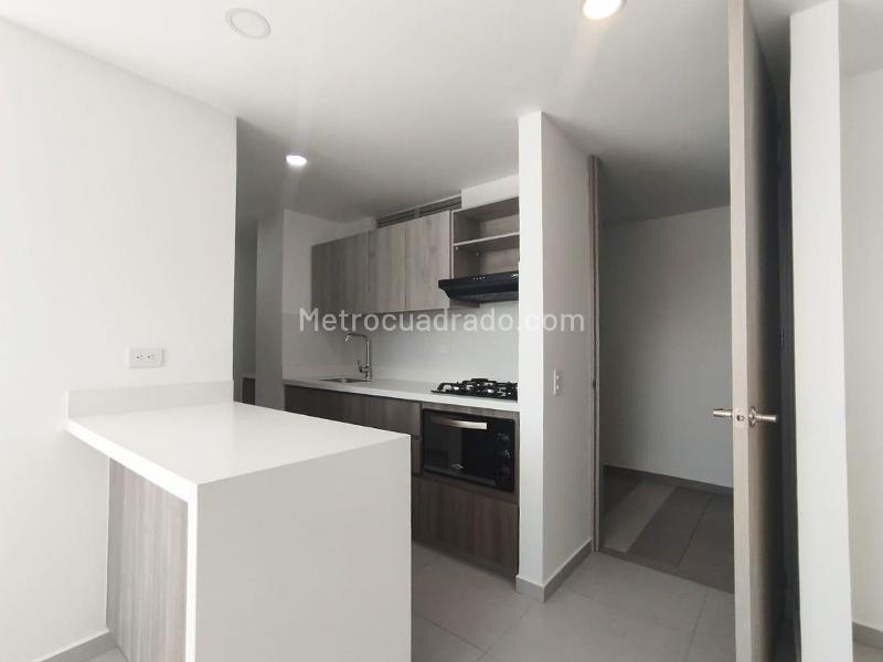 Apartamento Encantador de 3 Alcobas Cerca a Centros Comerciales en El Poblado - 5