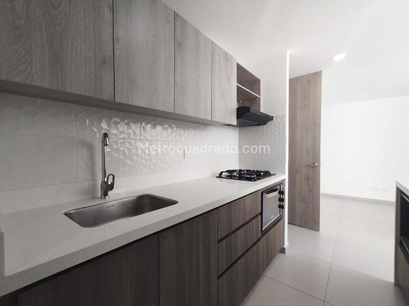 Apartamento Encantador de 3 Alcobas Cerca a Centros Comerciales en El Poblado - 6