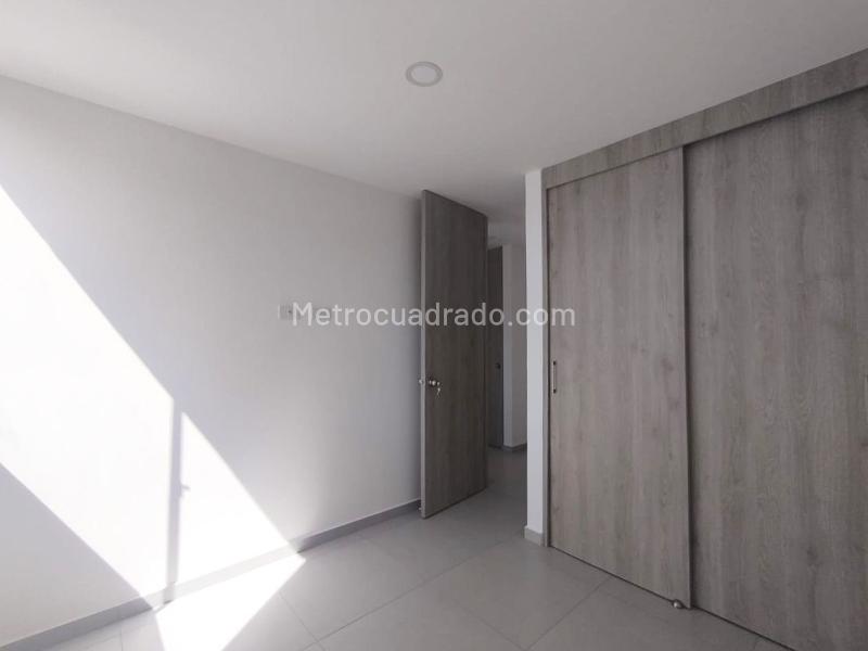 Apartamento Encantador de 3 Alcobas Cerca a Centros Comerciales en El Poblado - 9