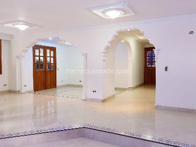 Casa de 5 alcobas en venta en Sabaneta, Sabaneta, 388 m² · foto 2 de 18