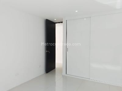 Apartamento de 3 alcobas en venta en El Poblado, Medellín, 137 m² · foto 15 de 18