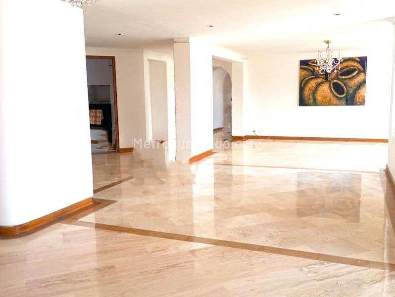 Spacious 4BR Apartment with Pool in El Poblado - 2