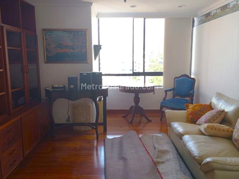 Spacious 4BR Apartment with Pool in El Poblado - 3