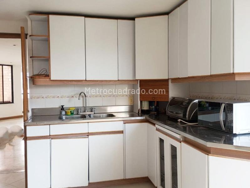 Spacious 4BR Apartment with Pool in El Poblado - 7