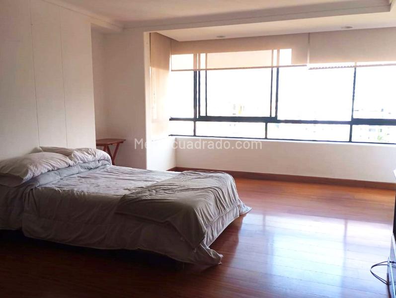 Spacious 4BR Apartment with Pool in El Poblado - 8